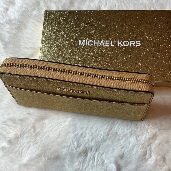 NWT and box | Michael Kors Gold wallet - Picture 7 of 9